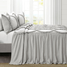 Carregar imagem no visualizador da galeria, Riviera 3 Piece Bedspread Set
