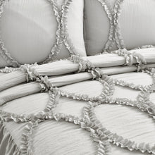 Carregar imagem no visualizador da galeria, Riviera 3 Piece Bedspread Set
