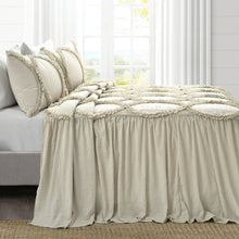 Load image into Gallery viewer, Riviera 3 Piece Bedspread Set
