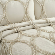 Carregar imagem no visualizador da galeria, Riviera 3 Piece Bedspread Set
