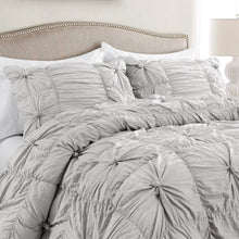 Carregar imagem no visualizador da galeria, Bella 3 Piece Comforter Set
