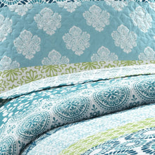 Cargar imagen en el visor de la galería, Bohemian Stripe Quilt 3 Piece Set
