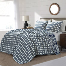 Carregar imagem no visualizador da galeria, Aubree 3 Piece Quilt Set
