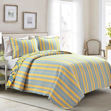 Carregar imagem no visualizador da galeria, Dolores 3 Piece Quilt Set
