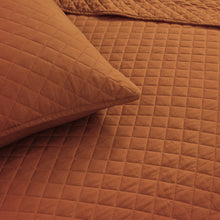 Carregar imagem no visualizador da galeria, Ava Diamond Oversized Cotton Quilt Set
