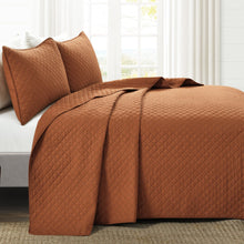 Carregar imagem no visualizador da galeria, Ava Diamond Oversized Cotton Quilt Set
