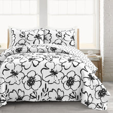 Load image into Gallery viewer, Scandinavian Floral Quilt 3 Piece Set
