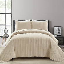 Carregar imagem no visualizador da galeria, Soft Stripe All Season Quilt/Coverlet Set
