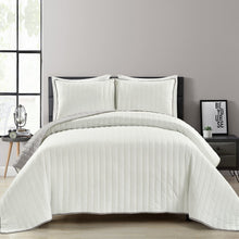 Cargar imagen en el visor de la galería, Soft Stripe All Season Quilt/Coverlet Set
