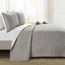 Cargar imagen en el visor de la galería, Soft Stripe All Season Quilt/Coverlet Set
