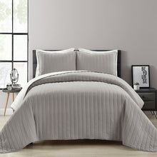 Carregar imagem no visualizador da galeria, Soft Stripe All Season Quilt/Coverlet Set
