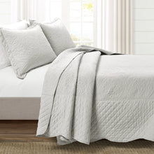 Load image into Gallery viewer, Medallion Scalloped Edge Oversized Bedspread Set
