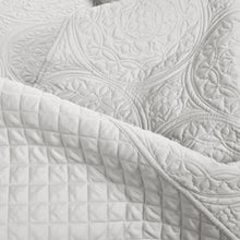 Carregar imagem no visualizador da galeria, Medallion Scalloped Edge Oversized Bedspread Set
