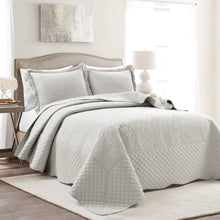 Load image into Gallery viewer, Medallion Scalloped Edge Oversized Bedspread Set
