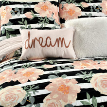 Cargar imagen en el visor de la galería, Amara Watercolor Rose Quilt Set
