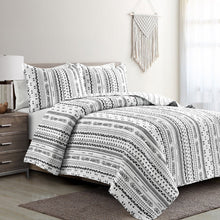 Cargar imagen en el visor de la galería, Hygge Stripe 3 Piece Quilt Set
