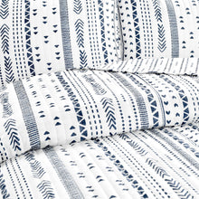 Cargar imagen en el visor de la galería, Hygge Stripe 3 Piece Quilt Set
