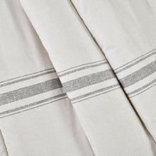 Carregar imagem no visualizador da galeria, Farmhouse Stripe Throw
