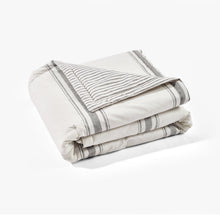 Carregar imagem no visualizador da galeria, Farmhouse Stripe Throw
