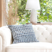 Cargar imagen en el visor de la galería, Yani Decorative Pillow Cover
