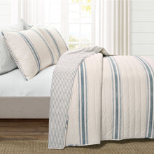 Carregar imagem no visualizador da galeria, Farmhouse Stripe Reversible Cotton Quilt Set
