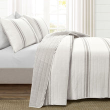 Carregar imagem no visualizador da galeria, Farmhouse Stripe Reversible Cotton Quilt Set
