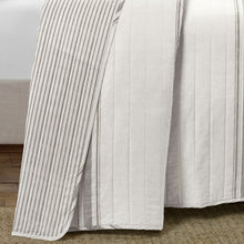 Cargar imagen en el visor de la galería, Farmhouse Stripe Reversible Cotton Quilt Set
