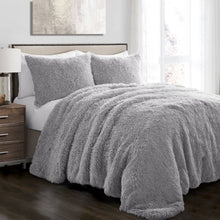 Carregar imagem no visualizador da galeria, Emma Faux Fur Comforter Set
