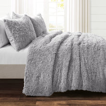 Carregar imagem no visualizador da galeria, Emma Faux Fur Comforter Set
