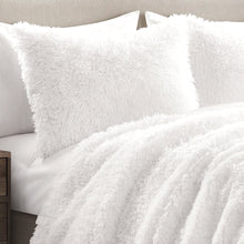 Cargar imagen en el visor de la galería, Emma Faux Fur Comforter Set
