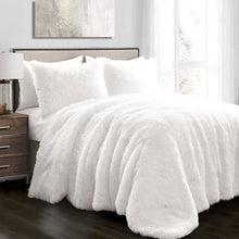 Carregar imagem no visualizador da galeria, Emma Faux Fur Comforter Set
