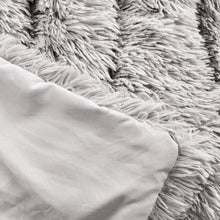 Carregar imagem no visualizador da galeria, Emma Faux Fur Throw
