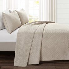 Cargar imagen en el visor de la galería, Ava Diamond Oversized Cotton Quilt Set
