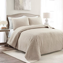 Carregar imagem no visualizador da galeria, Ava Diamond Oversized Cotton Quilt Set
