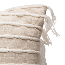 Cargar imagen en el visor de la galería, Linear Tassel Decorative Pillow
