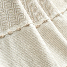 Cargar imagen en el visor de la galería, Herringbone Stripe Yarn Dyed Cotton Woven Tassel Throw
