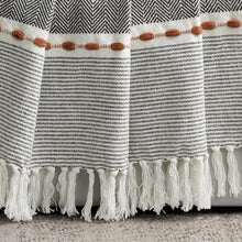 Cargar imagen en el visor de la galería, Herringbone Stripe Yarn Dyed Cotton Woven Tassel Throw
