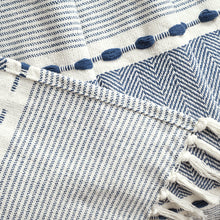 Cargar imagen en el visor de la galería, Herringbone Stripe Yarn Dyed Cotton Woven Tassel Throw
