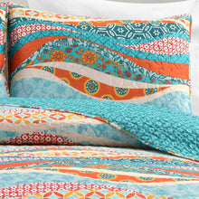 Load image into Gallery viewer, Hailey Watercolor Wave Reversible Cotton Quilt 3 Piece Set
