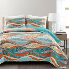 Cargar imagen en el visor de la galería, Hailey Watercolor Wave Reversible Cotton Quilt 3 Piece Set
