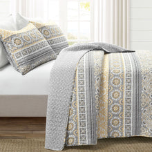 Load image into Gallery viewer, Nesco Stripe 3 Piece Quilt Set
