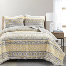 Carregar imagem no visualizador da galeria, Nesco Stripe 3 Piece Quilt Set
