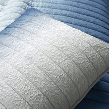 Cargar imagen en el visor de la galería, Crinkle Ombre Oversized Quilt 3 Piece Set
