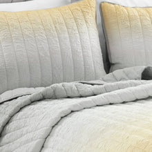 Cargar imagen en el visor de la galería, Crinkle Ombre Oversized Quilt 3 Piece Set
