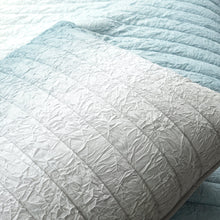 Cargar imagen en el visor de la galería, Crinkle Ombre Oversized Quilt 3 Piece Set
