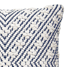 Cargar imagen en el visor de la galería, Modern Maze Decorative Pillow
