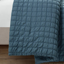 Cargar imagen en el visor de la galería, Crinkle Textured Dobby Comforter Set
