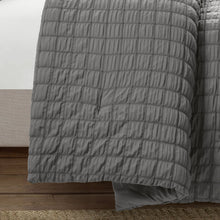 Cargar imagen en el visor de la galería, Crinkle Textured Dobby Comforter Set
