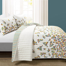 Cargar imagen en el visor de la galería, Boho Botanical Leaf Reversible 3 Piece Quilt Set
