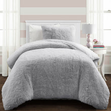 Cargar imagen en el visor de la galería, Emma Faux Fur Comforter Set
